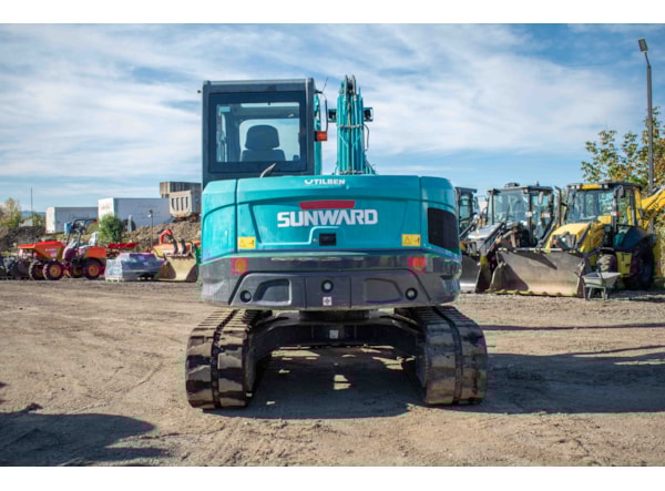 Midiexcavator SUNWARD 90UF R de vanzare